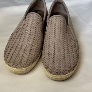 Woman’s ECCO Woven SZ 8